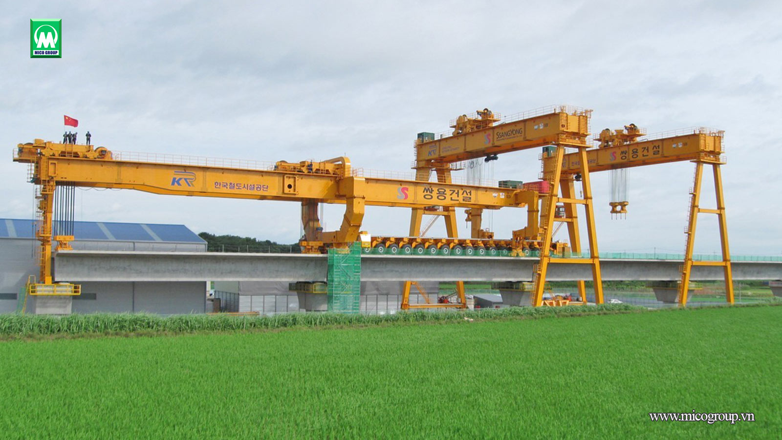 DF1000 Bridge Erection Machine&nbsp;trong&nbsp;dự án xây dựng&nbsp;đường sắt cao tốc (HSR) Hàn Quốc.