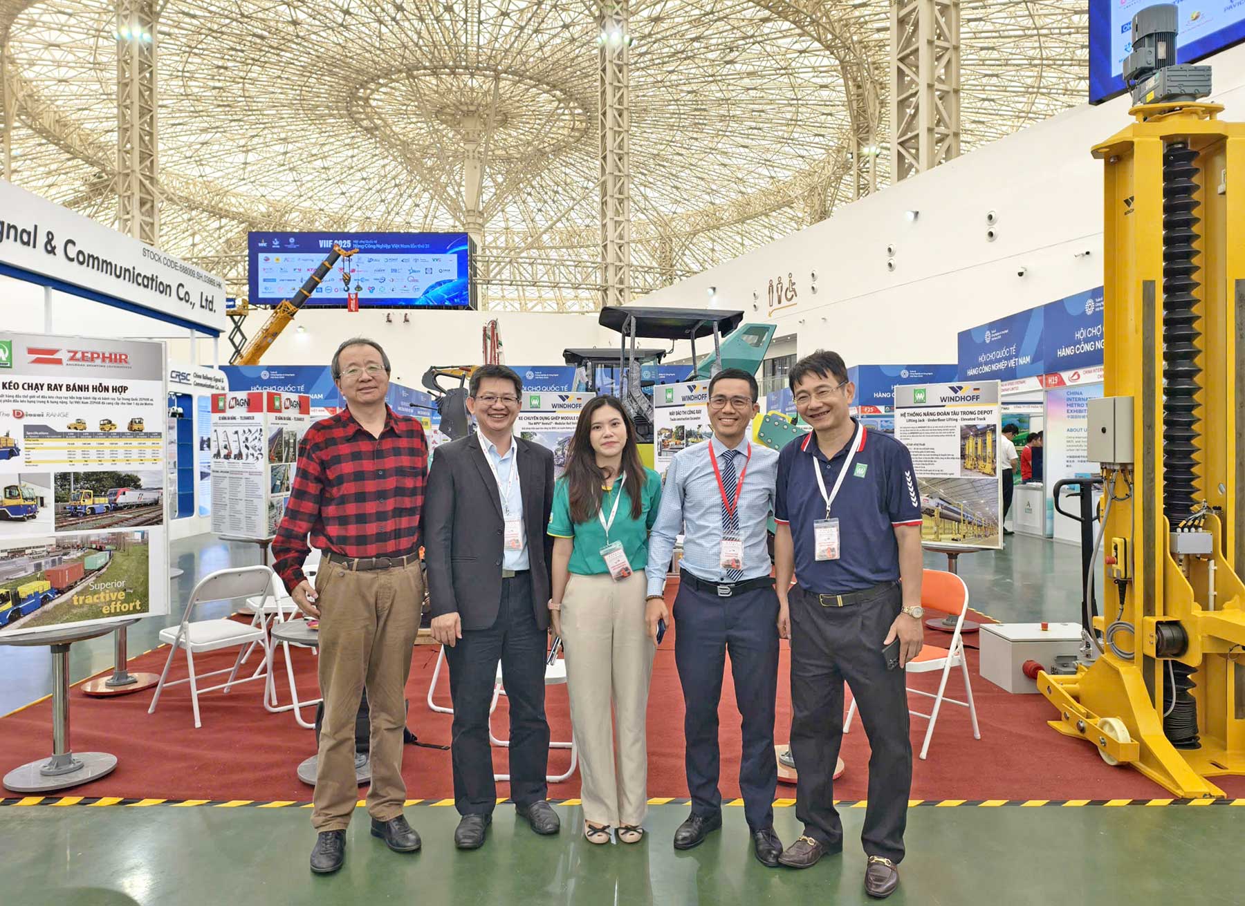 MICO GROUP trưng bày kích nâng WINDHOFF trong Triển lãm VRT&CON’2025