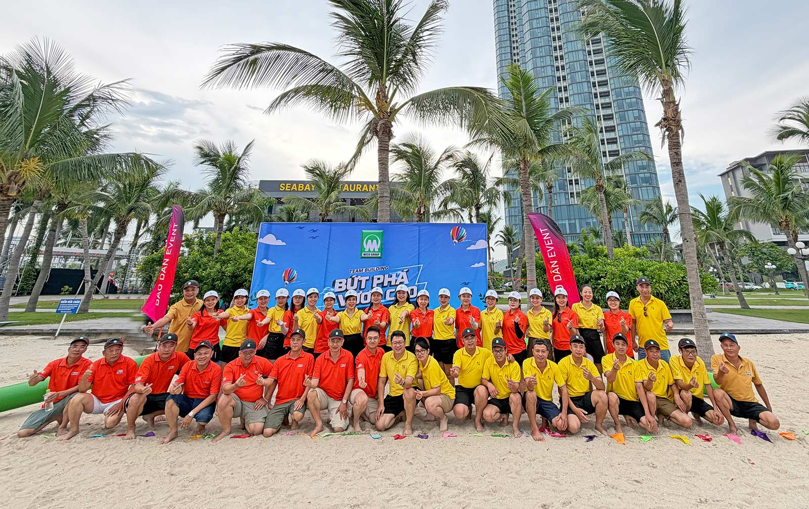 Team Building tại bãi biển Marina Beach