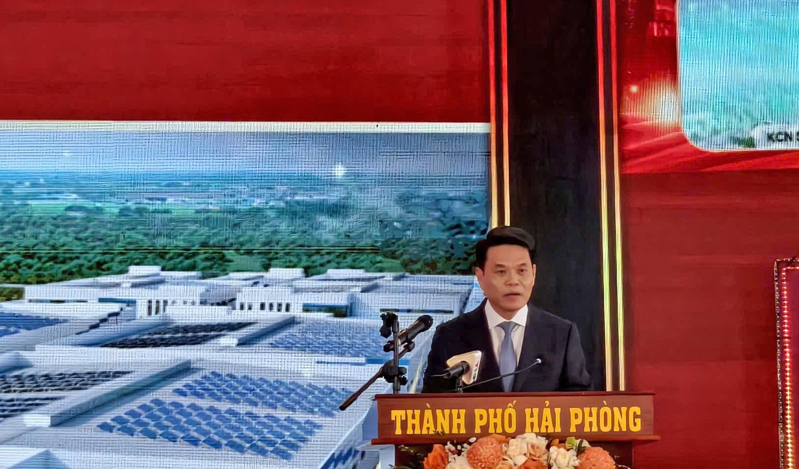 Ông Lê Ngọc Châu, Chủ tịch UBND thành phố Hải Phòng phát biểu tại lễ khởi công.