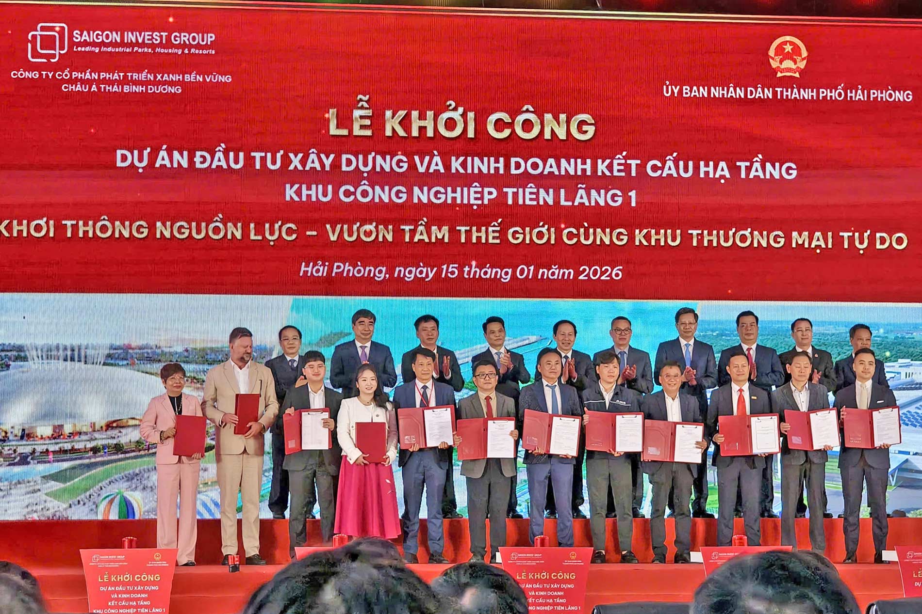 Trao biên bản ghi nhớ đầu tư với các đối tác tại KCN Tiên Lãng 1.