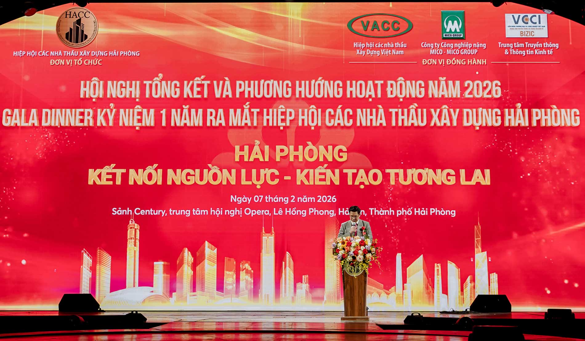 Ông Nguyễn Thế Mạnh - Chủ tịch Hiệp hội các nhà thầu xây dựng Hải Phòng chia sẻ những kết quả đạt được trong năm đầu tiên hoạt động của hiệp hội.