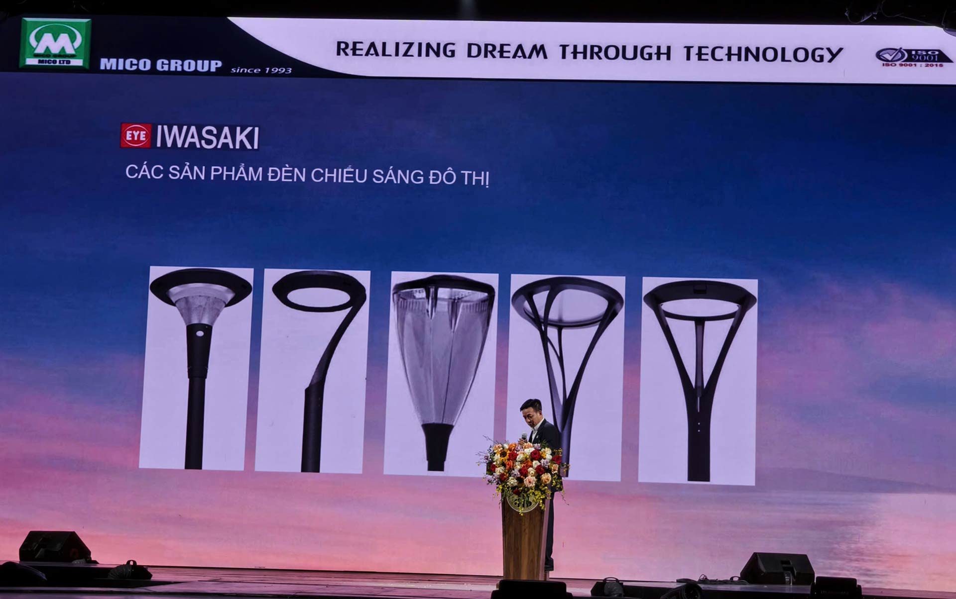 Iwasaki là một tập đoàn có lịch sử lâu đời của Nhật Bản&nbsp;cung cấp các sản phẩm chiếu sáng và hệ thống công nghiệp hàng đầu trên toàn thế giới