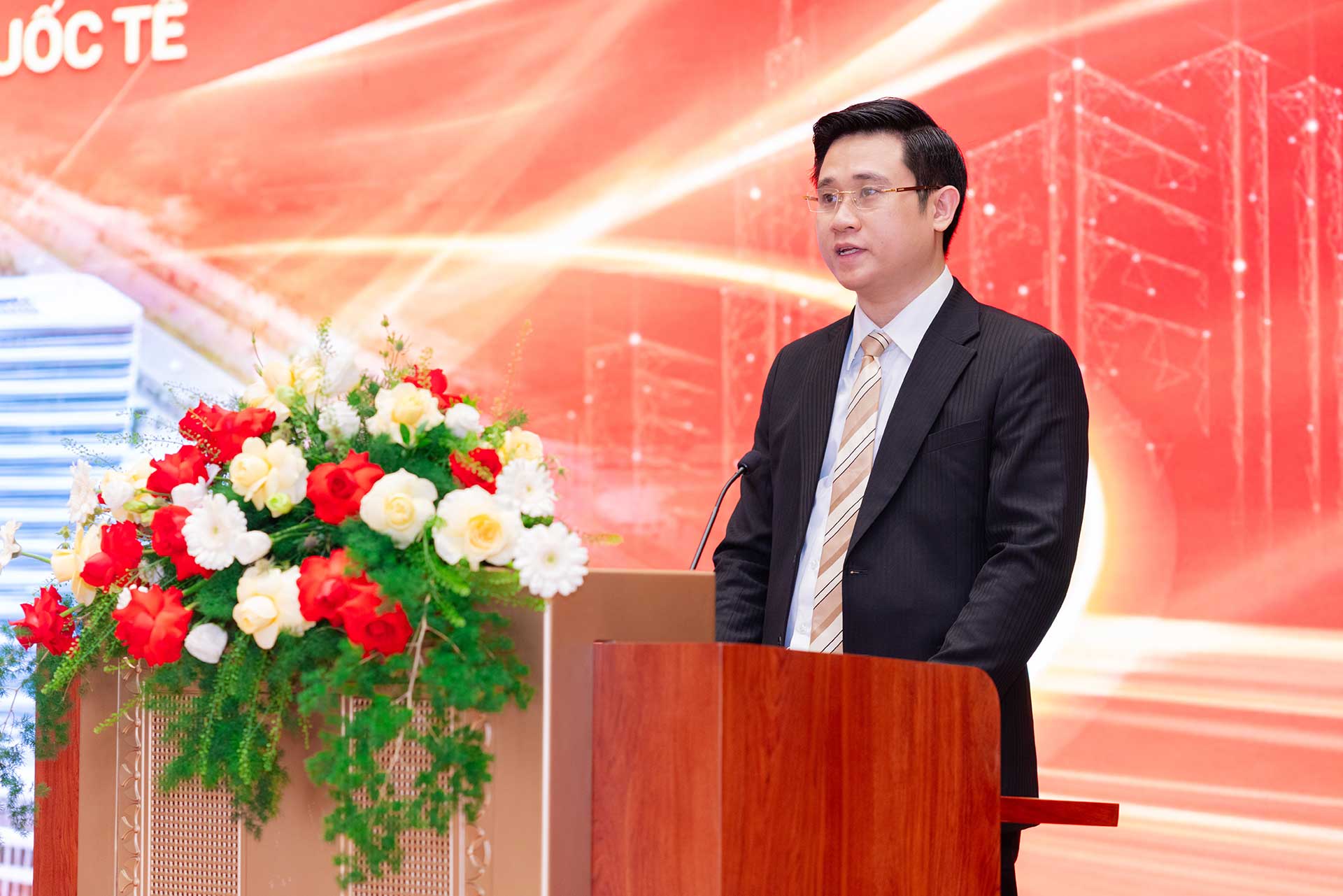 Chủ tịch Hiệp hội các nhà thầu xây dựng Hải Phòng Nguyễn Thế Mạnh phát biểu tại hội nghị.