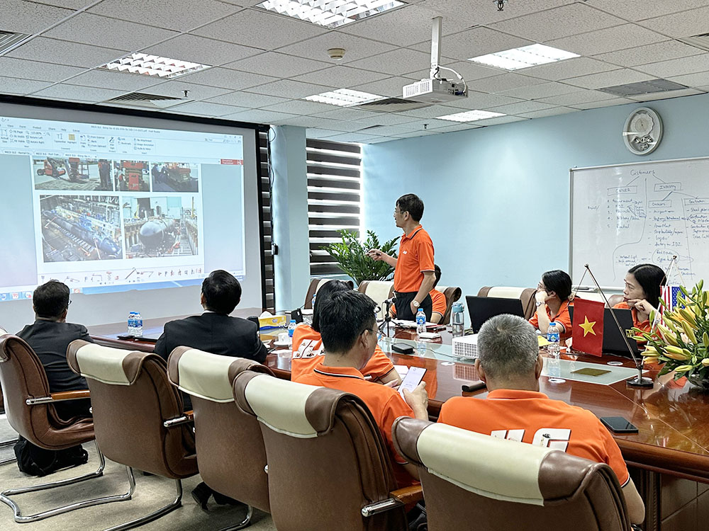 Xe nâng người làm việc trên cao JLG